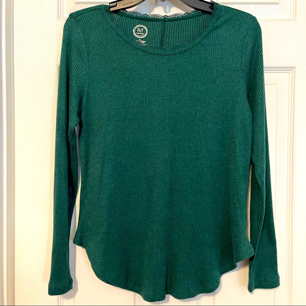 Maurices Green 24/7 Solid Lace Trim Long Sleeve Ribbed Cozy Tee